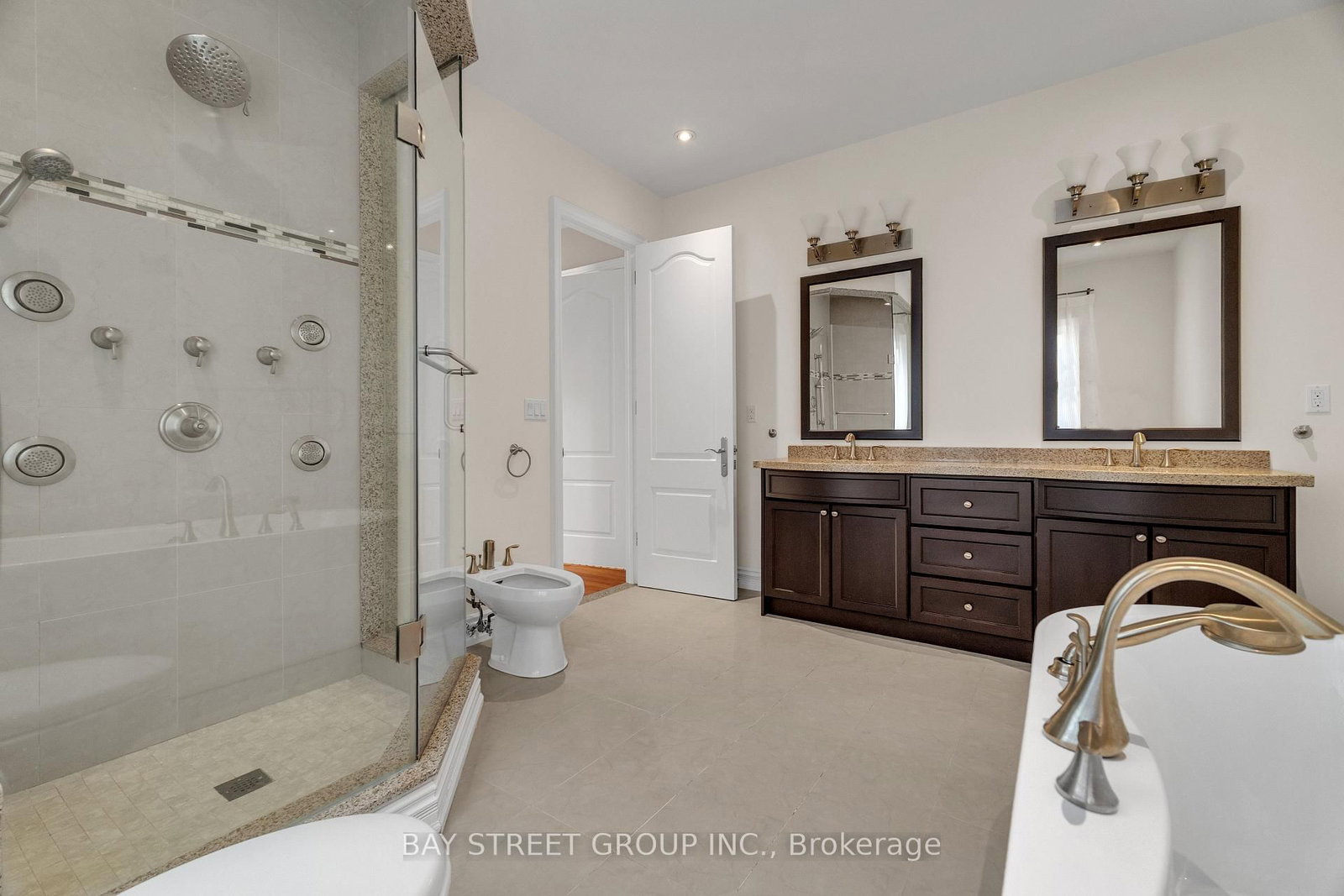 24 Murray Avenue • Toronto, ON photo 27