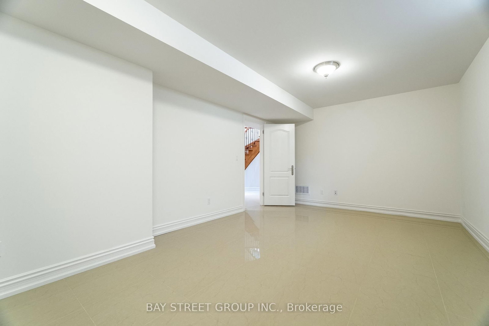 24 Murray Avenue • Toronto, ON photo 31