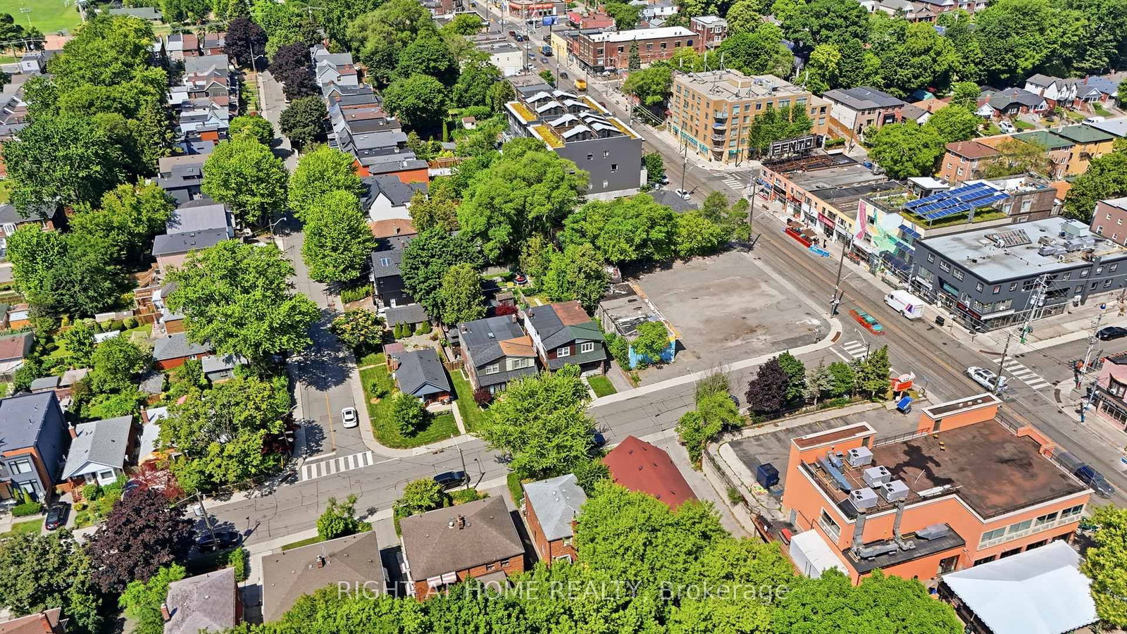 204 Highfield Road • Toronto, ON photo 12