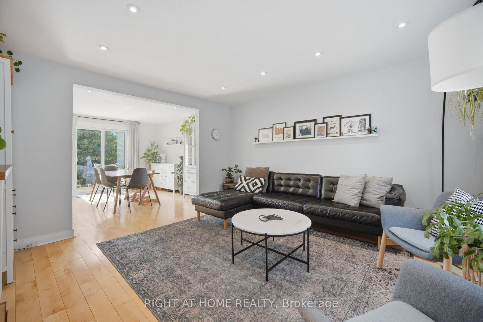 18 Vanbrugh Avenue • Toronto, ON photo 10