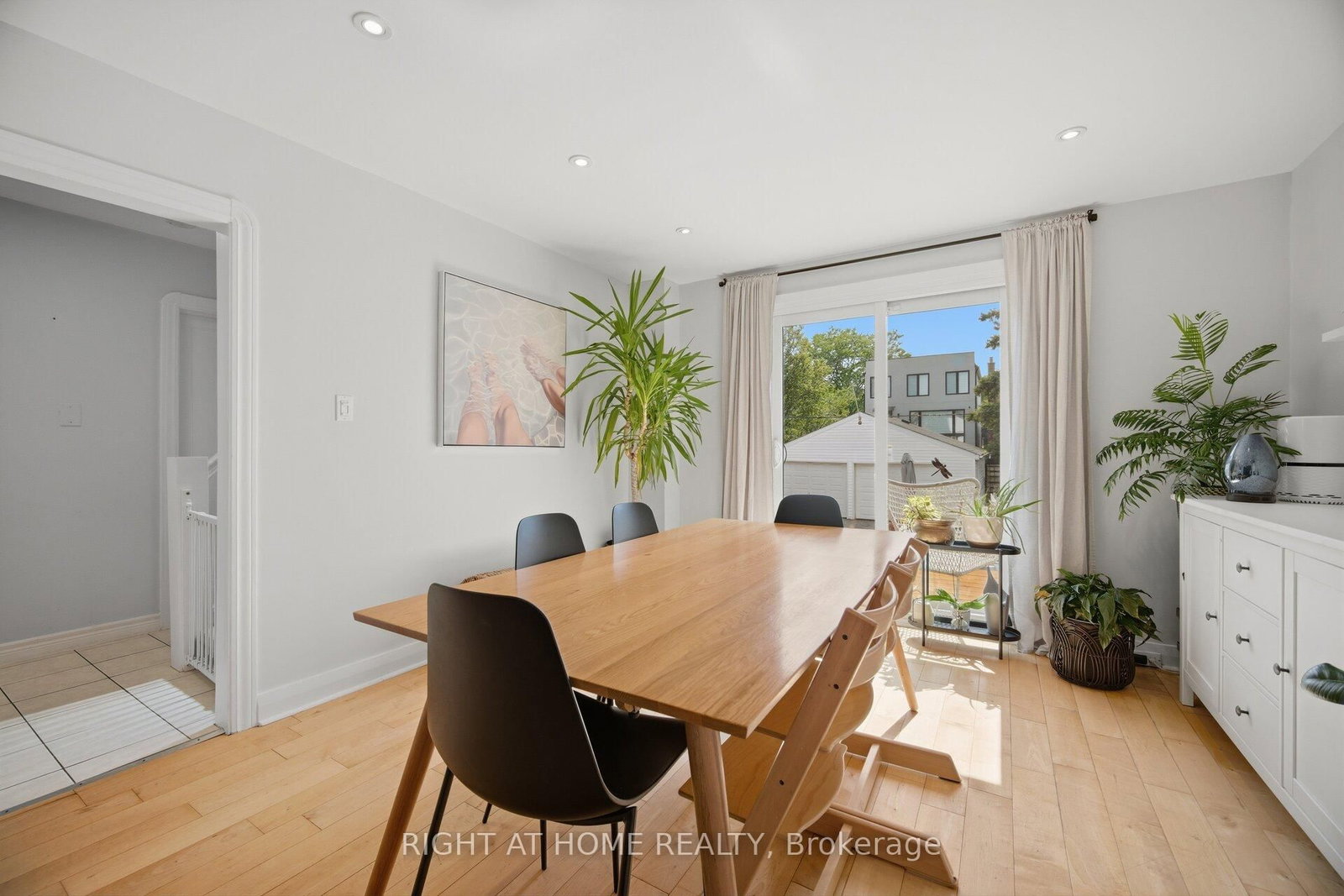 18 Vanbrugh Avenue • Toronto, ON photo 13