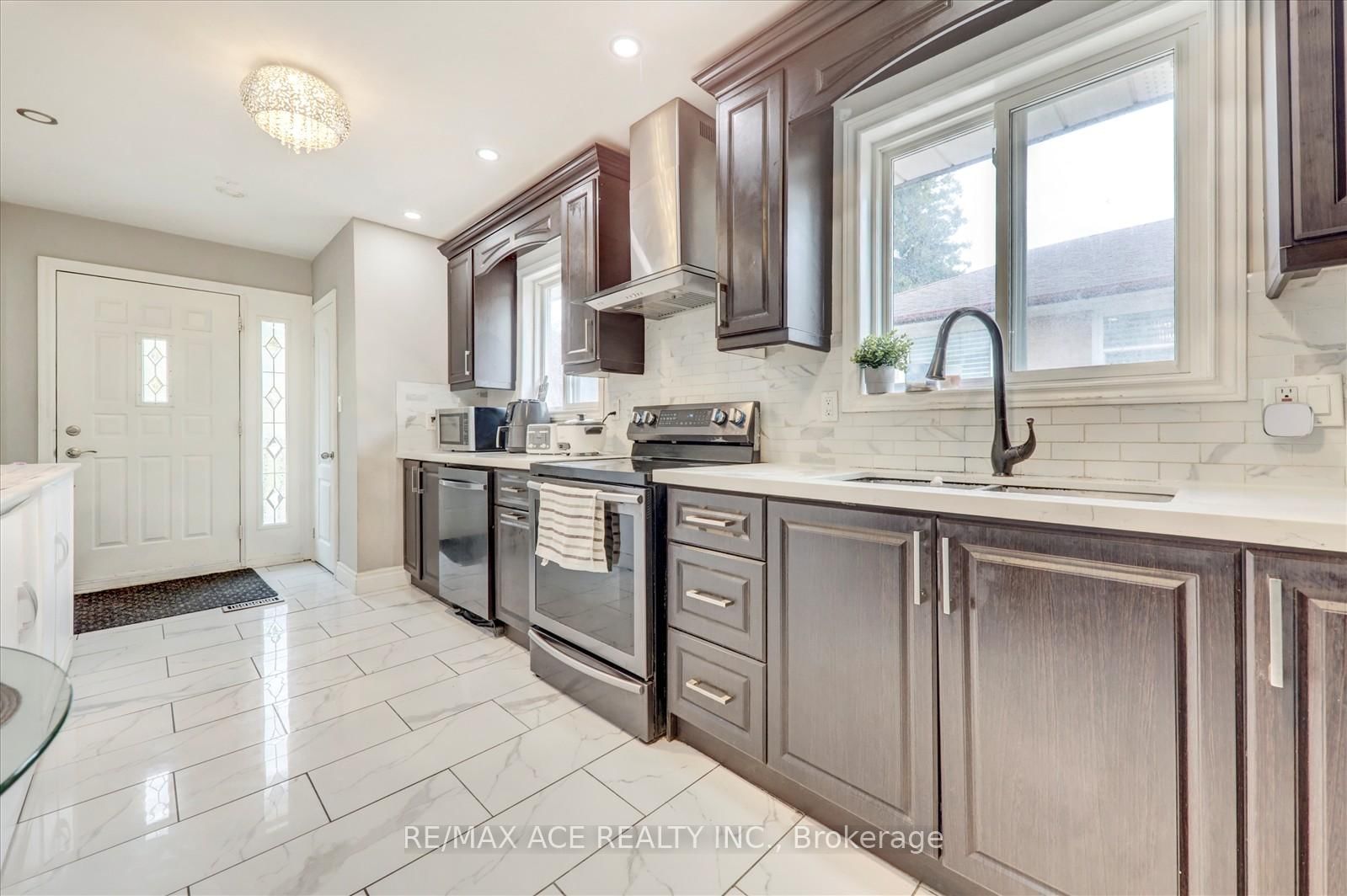 10 Blakemanor Boulevard • Toronto, ON photo 10