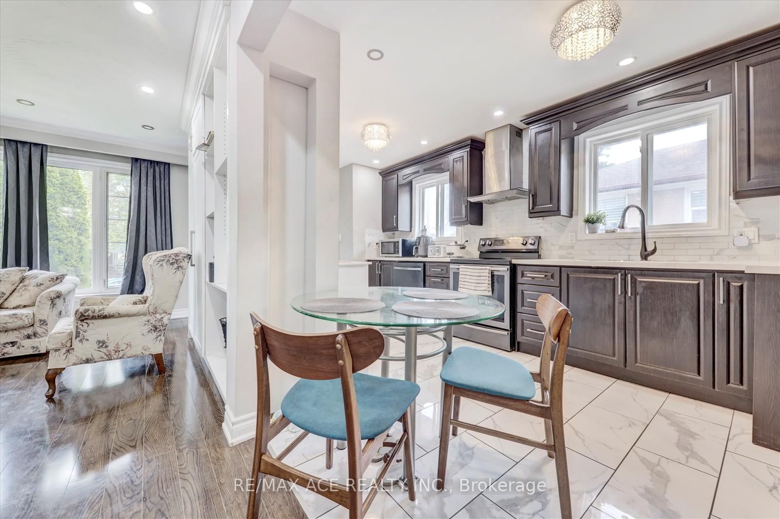10 Blakemanor Boulevard • Toronto, ON photo 11