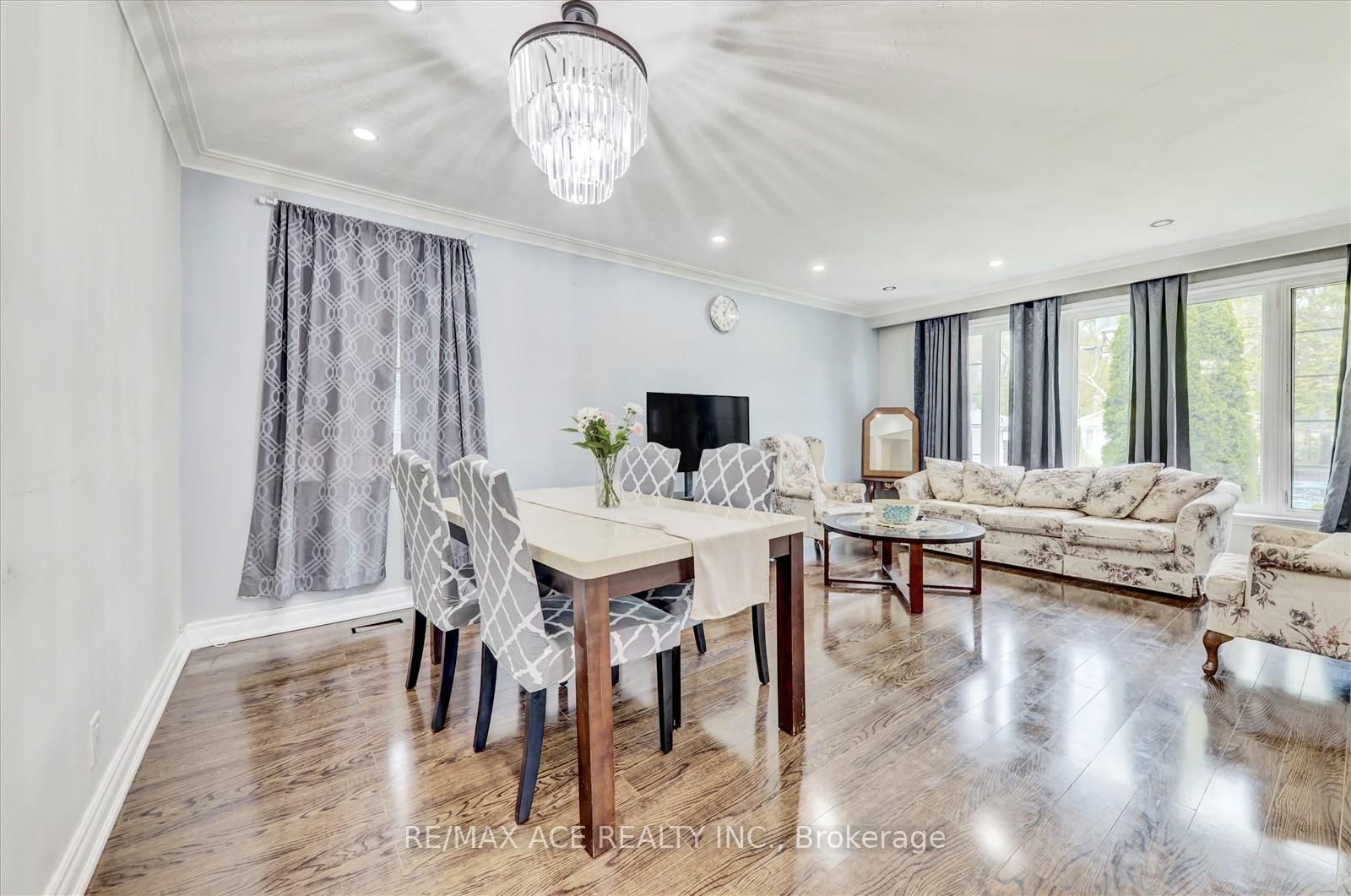 10 Blakemanor Boulevard • Toronto, ON photo 12