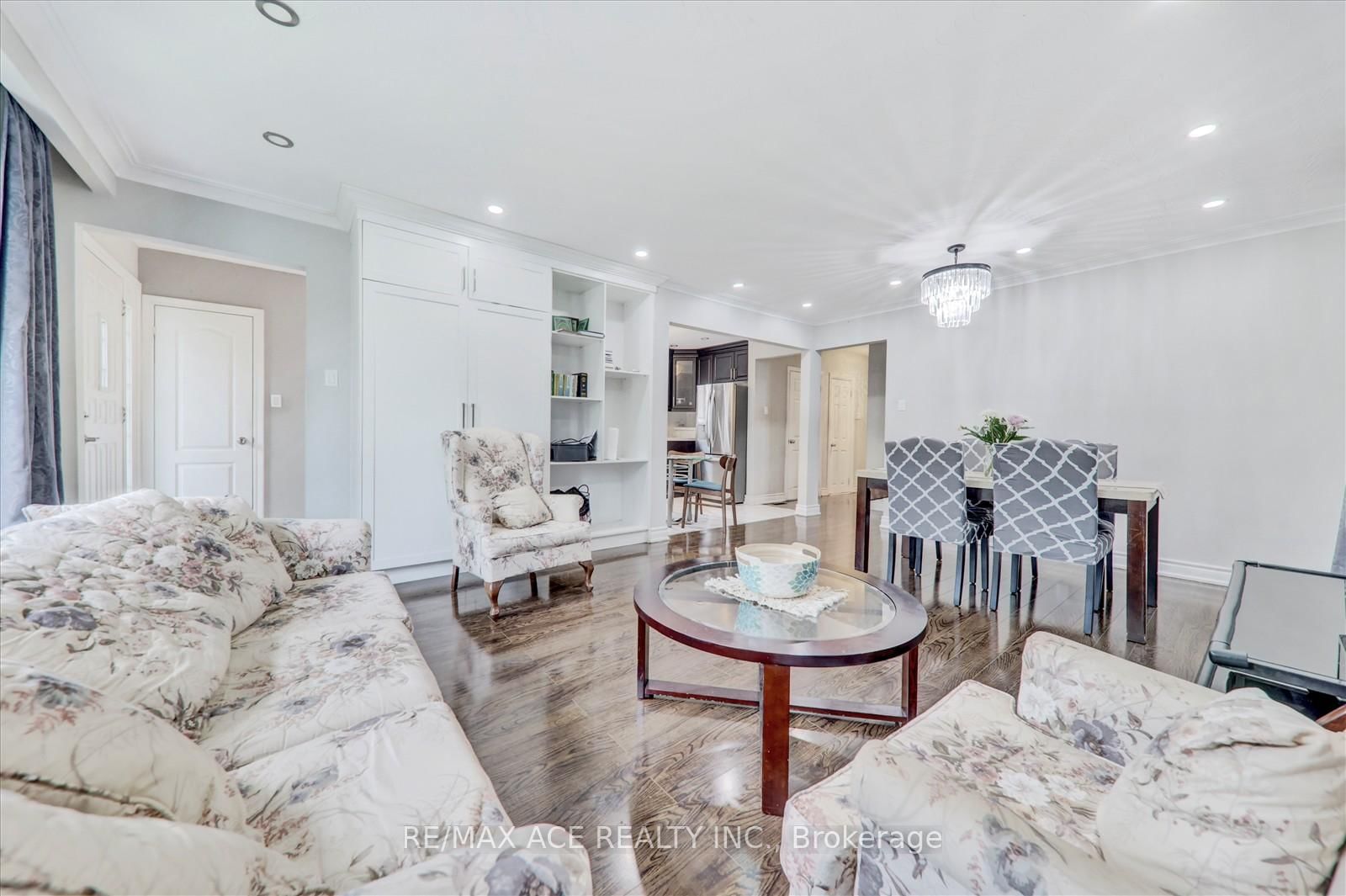 10 Blakemanor Boulevard • Toronto, ON photo 15
