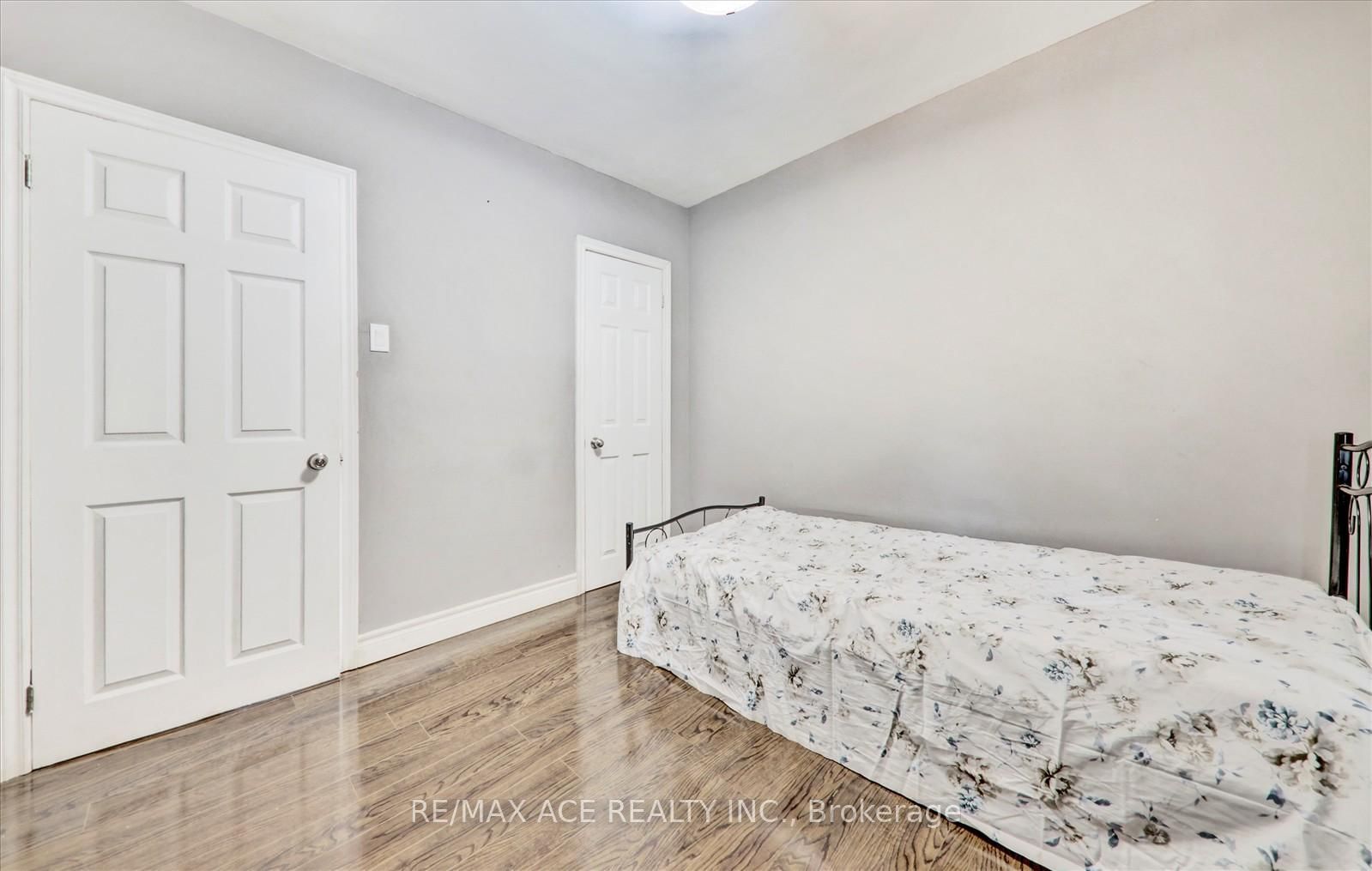 10 Blakemanor Boulevard • Toronto, ON photo 17