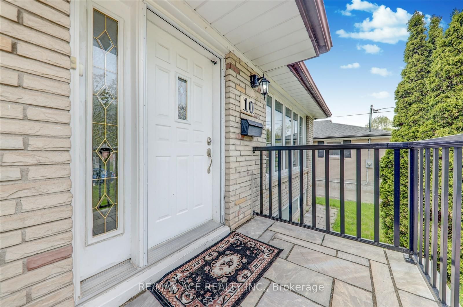 10 Blakemanor Boulevard • Toronto, ON photo 6