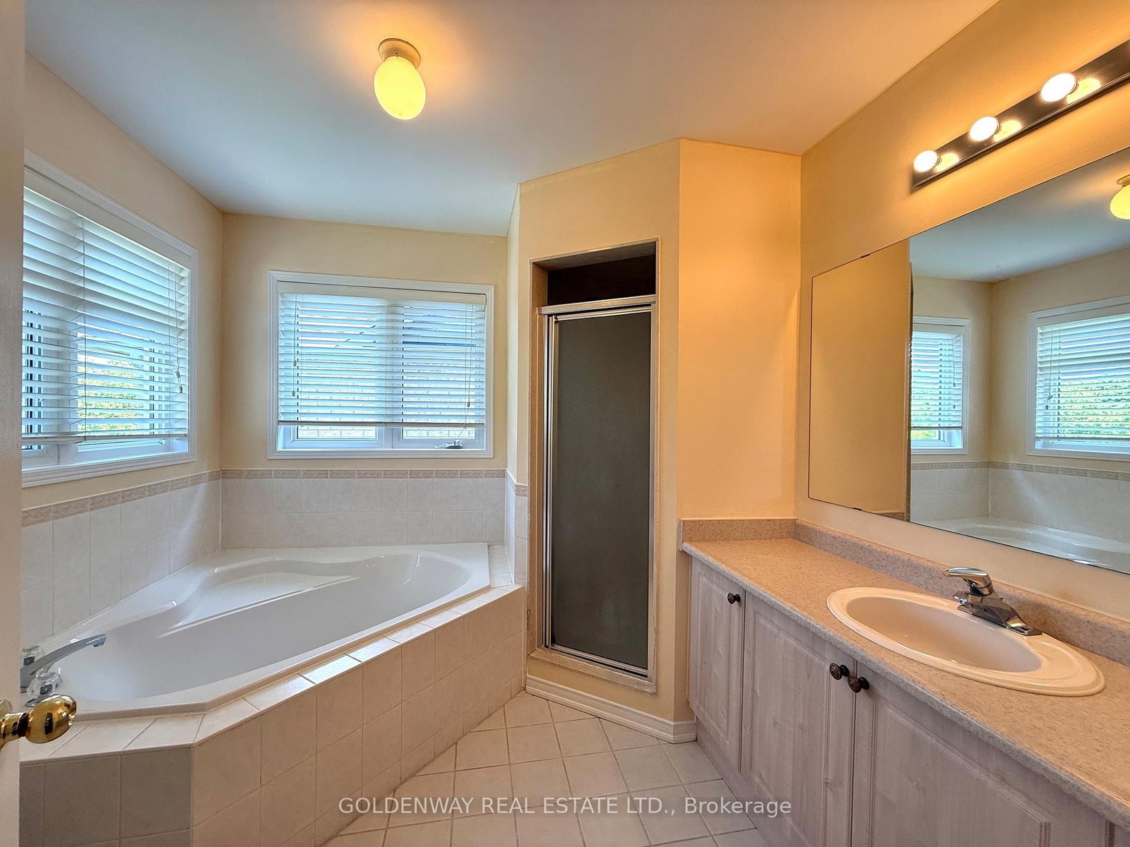 20 Green Ash Terrace • Toronto, ON photo 14
