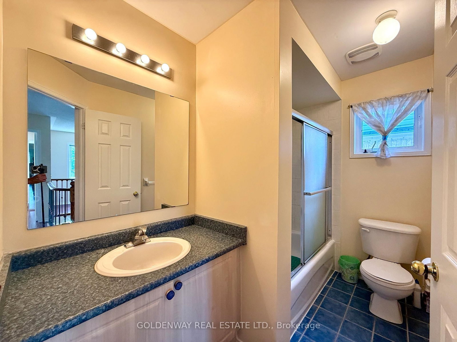 20 Green Ash Terrace • Toronto, ON photo 17