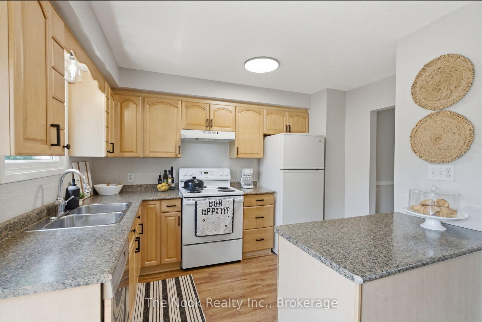 693 Nairn Court • Oshawa, ON photo 12