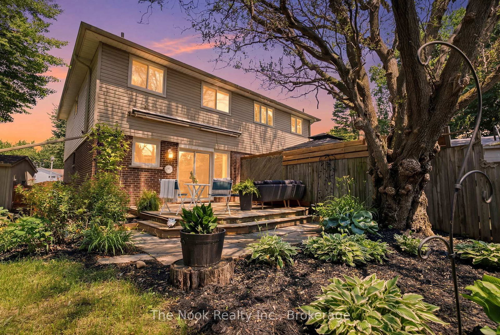 693 Nairn Court • Oshawa, ON photo 3