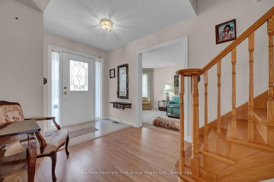 1911 Rosebank Road — photo 3