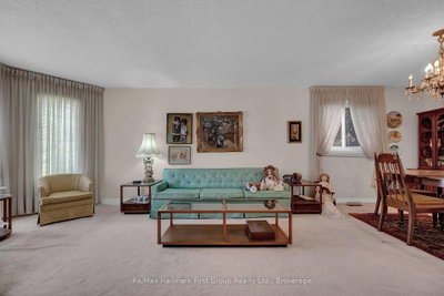 1911 Rosebank Road — photo 4