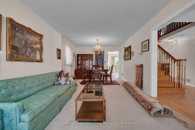 1911 Rosebank Road — more photos