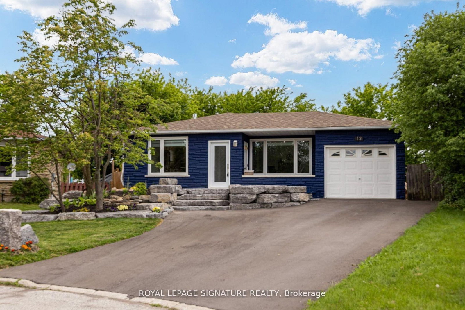 12 Kinnison Ajax,Ontario L1S 1K5
