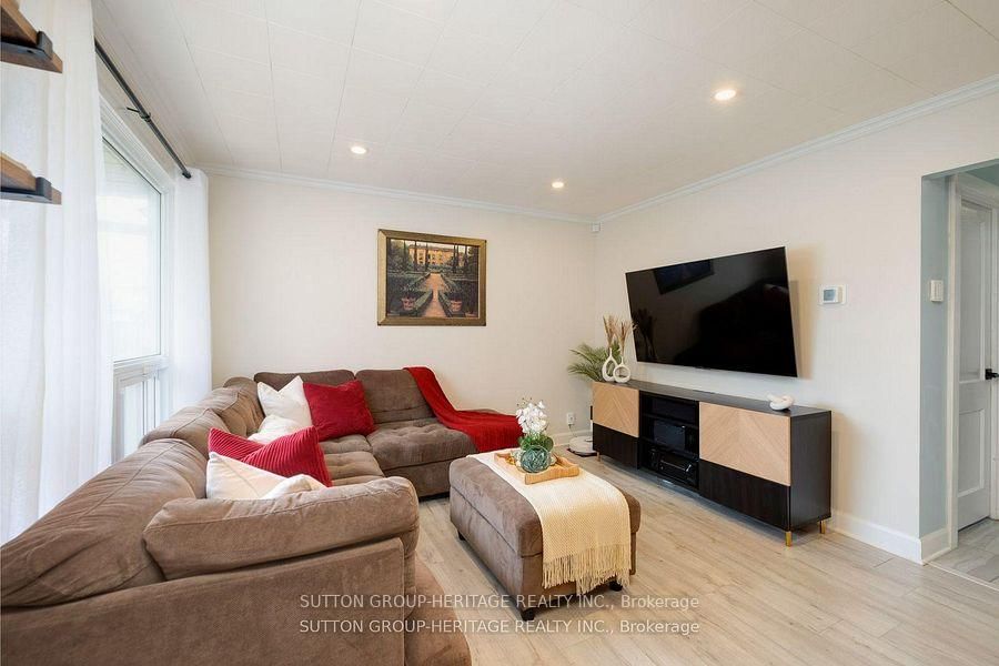 34 Maple Street • Ajax, ON photo 7