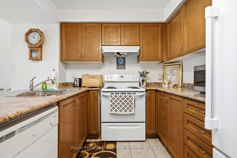 31 Linnell Ajax,Ontario L1Z 0K8 — Photo 11