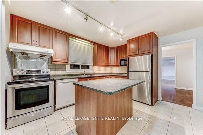 23 Longbow Square, Toronto, ON, photo 5