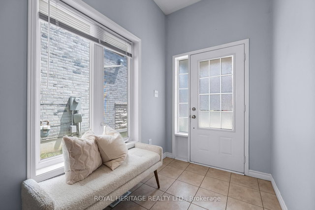 497 Rossland Road E