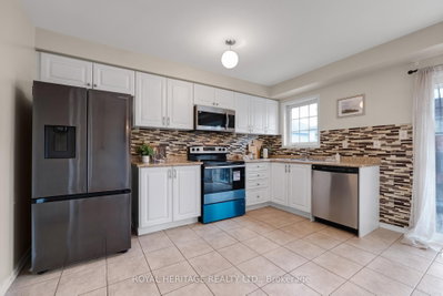 497 E Rossland Road • Ajax, ON photo 8