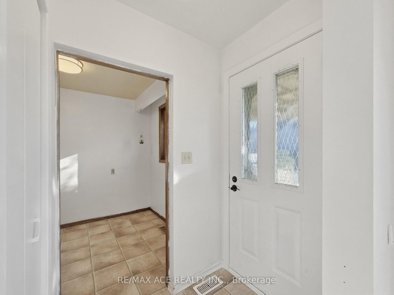 1385 Park Road S