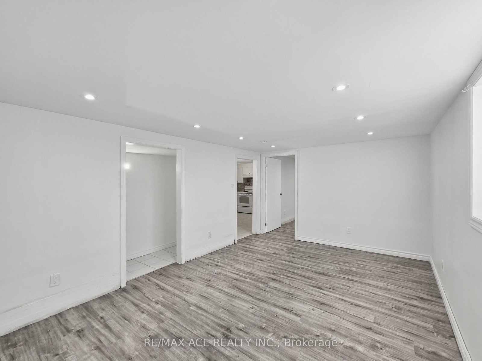 1385 Park Road S • Oshawa, ON photo 38