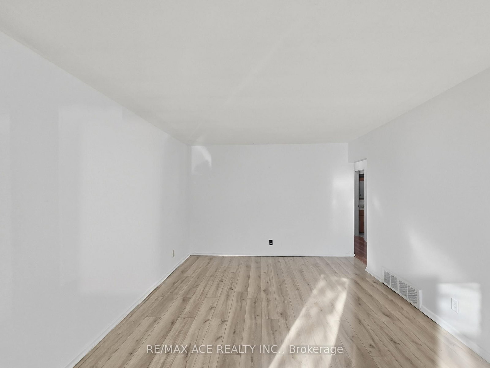 1385 Park Road S • Oshawa, ON photo 7