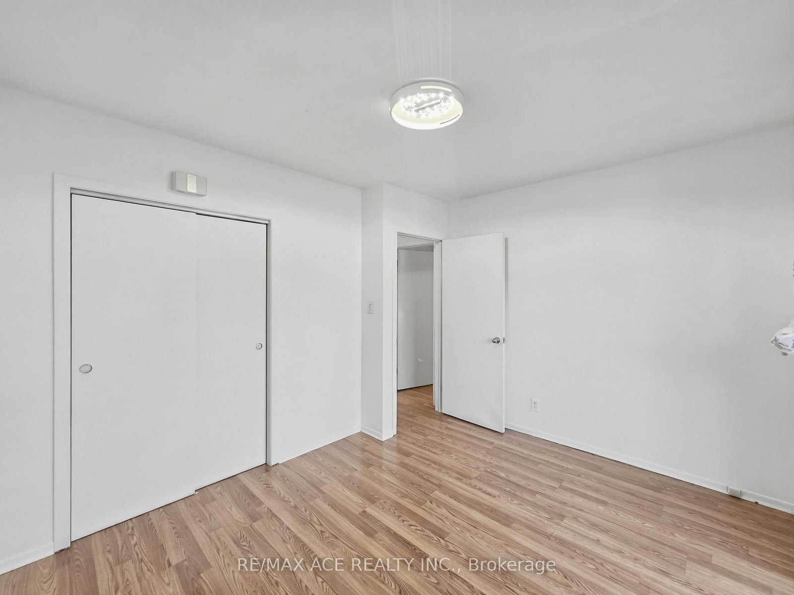 1385 Park Road S • Oshawa, ON photo 8