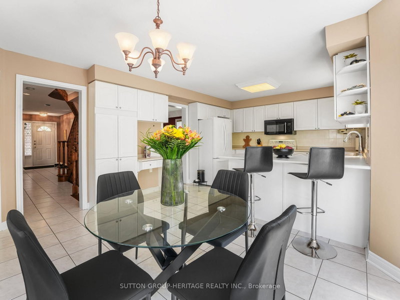 51 Annie Ajax,Ontario L1T 3X6 — Photo 12