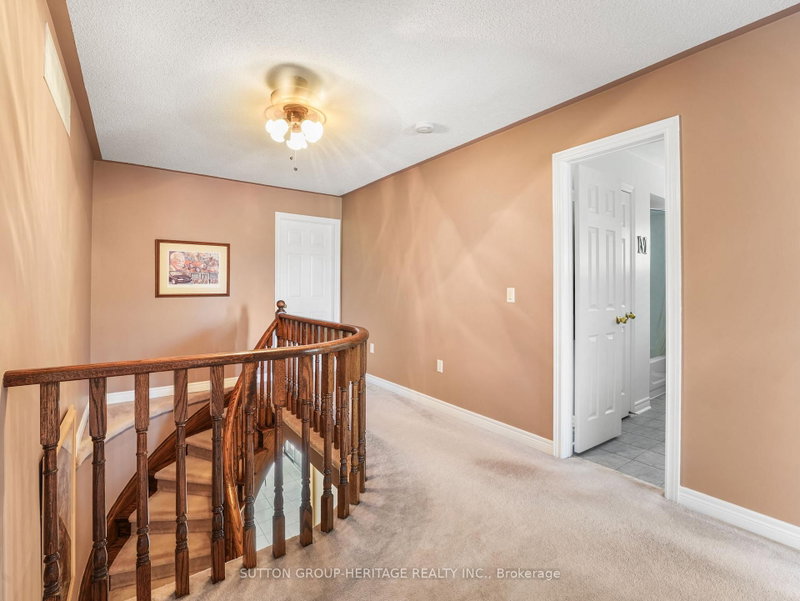 51 Annie Ajax,Ontario L1T 3X6 — Photo 16