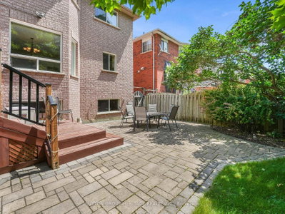 51 Annie Ajax,Ontario L1T 3X6 — Photo 38