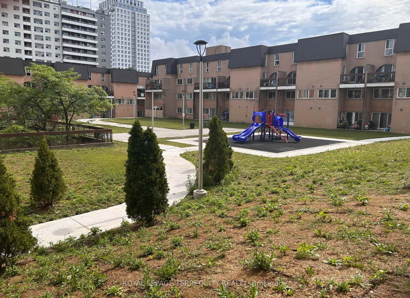 1070 - 100 Mornelle Court