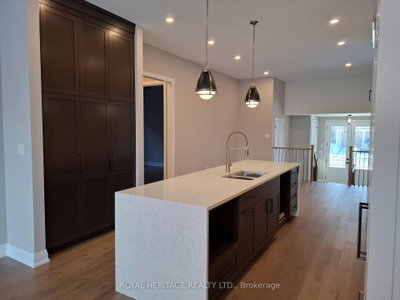 8 St Augustine Drive • Whitby, ON photo 9