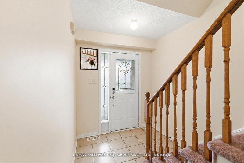 32 Samandria Ave photo 4