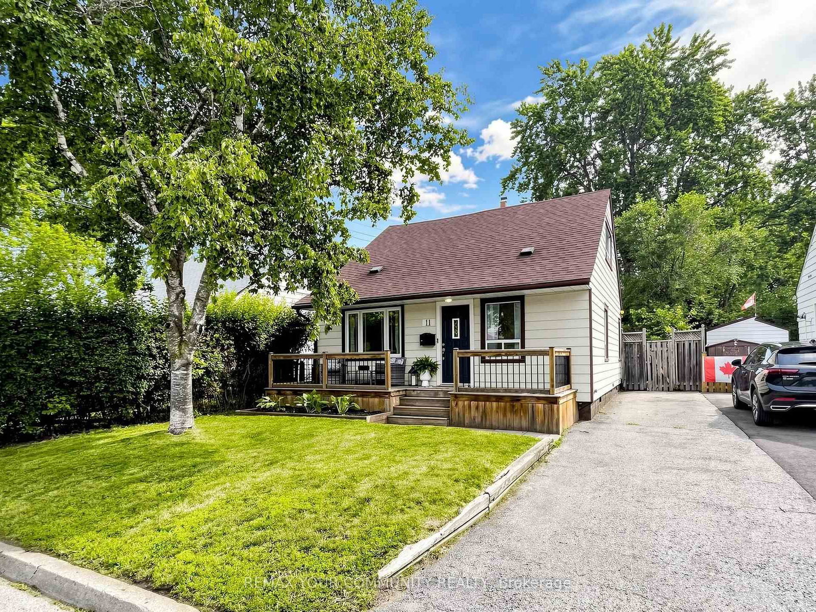 11 Nelson Ajax,Ontario L1S 1Z4