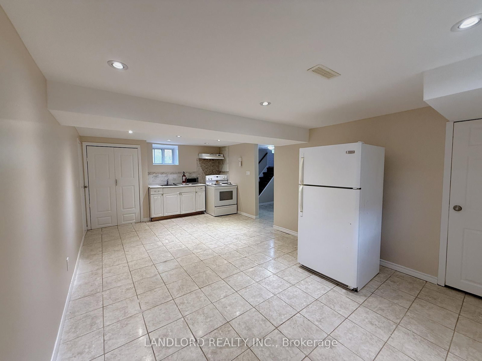 Bsmt-220 Ellington Drive, Toronto, ON, photo 2
