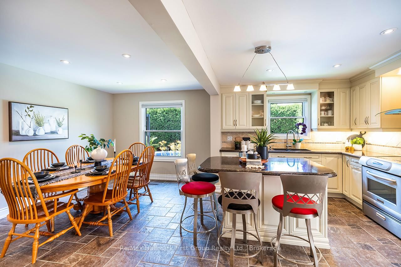 22 Ladies College Drive • Whitby, ON photo 10