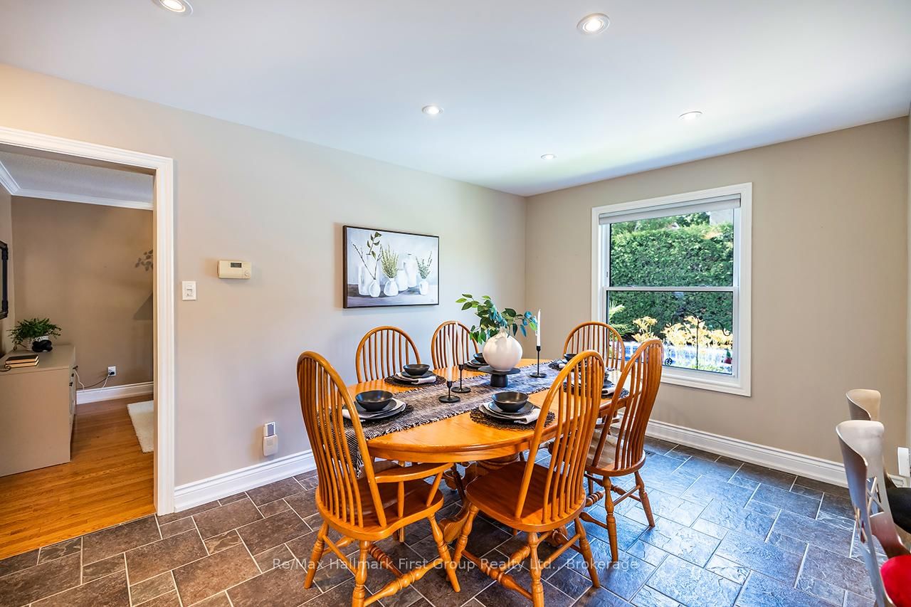 22 Ladies College Drive • Whitby, ON photo 11