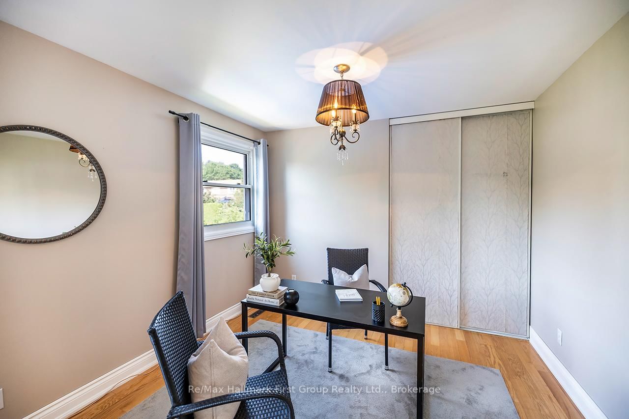 22 Ladies College Drive • Whitby, ON photo 18