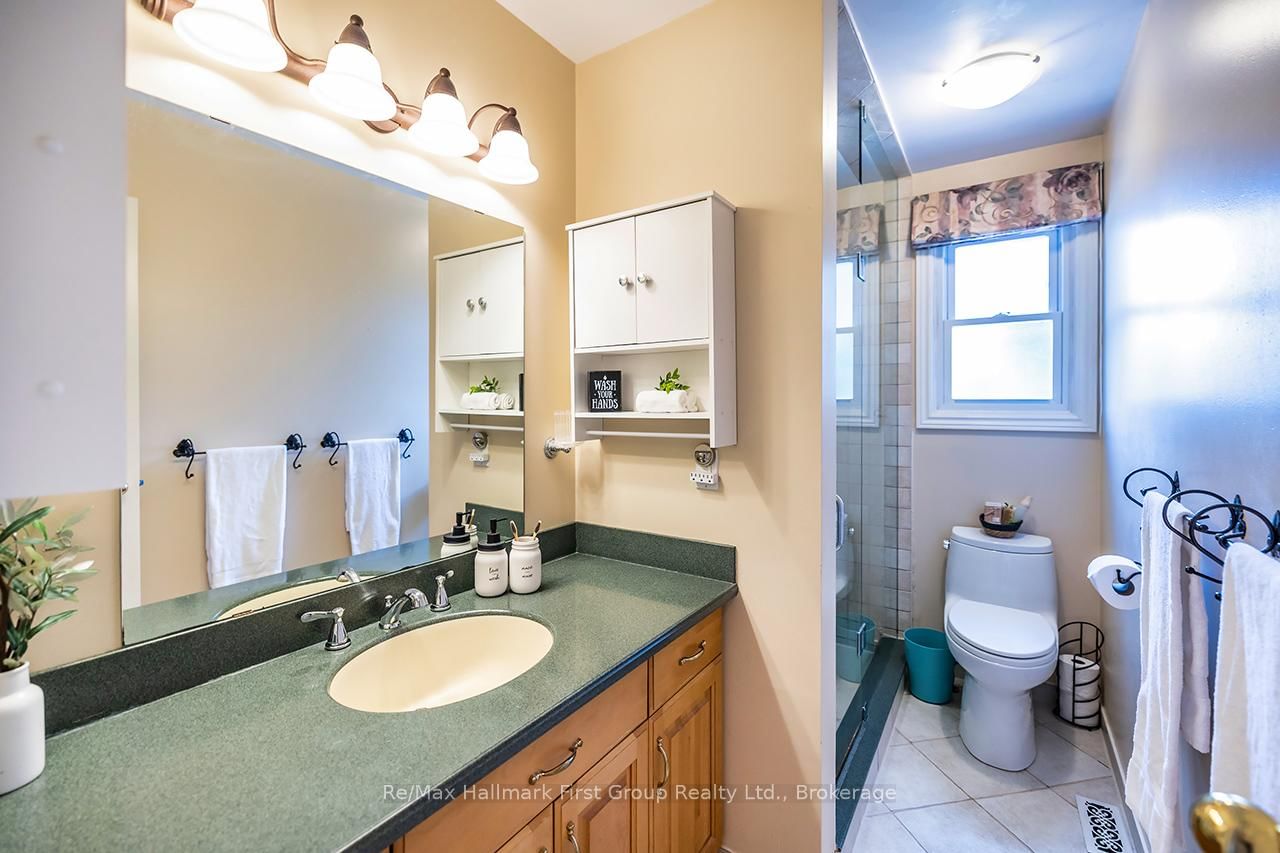 22 Ladies College Drive • Whitby, ON photo 19