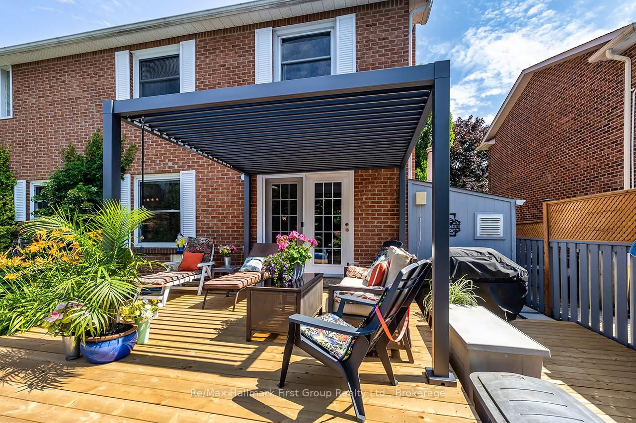 22 Ladies College Drive • Whitby, ON photo 24