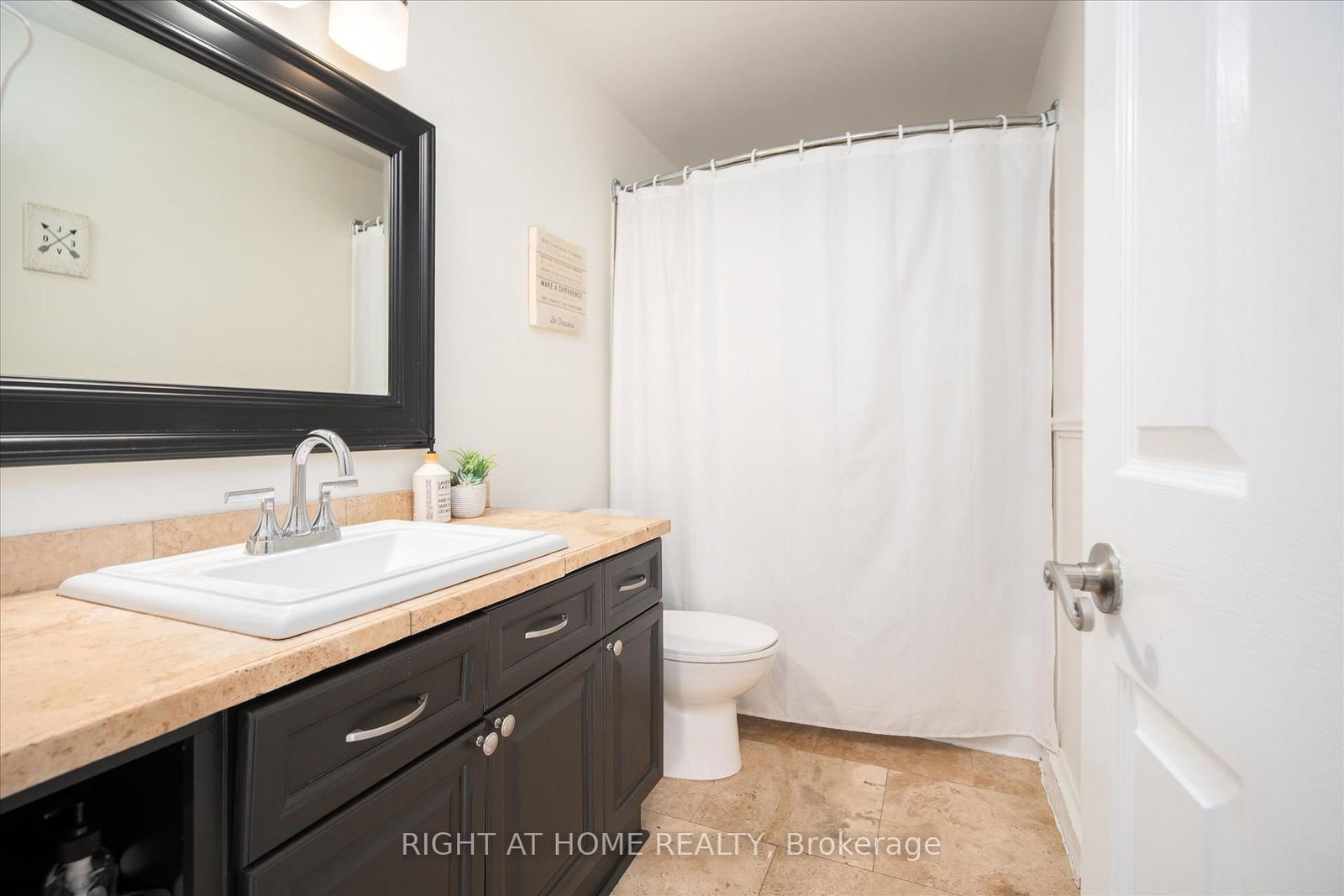 1306 Fenelon Crescent • Oshawa, ON photo 12