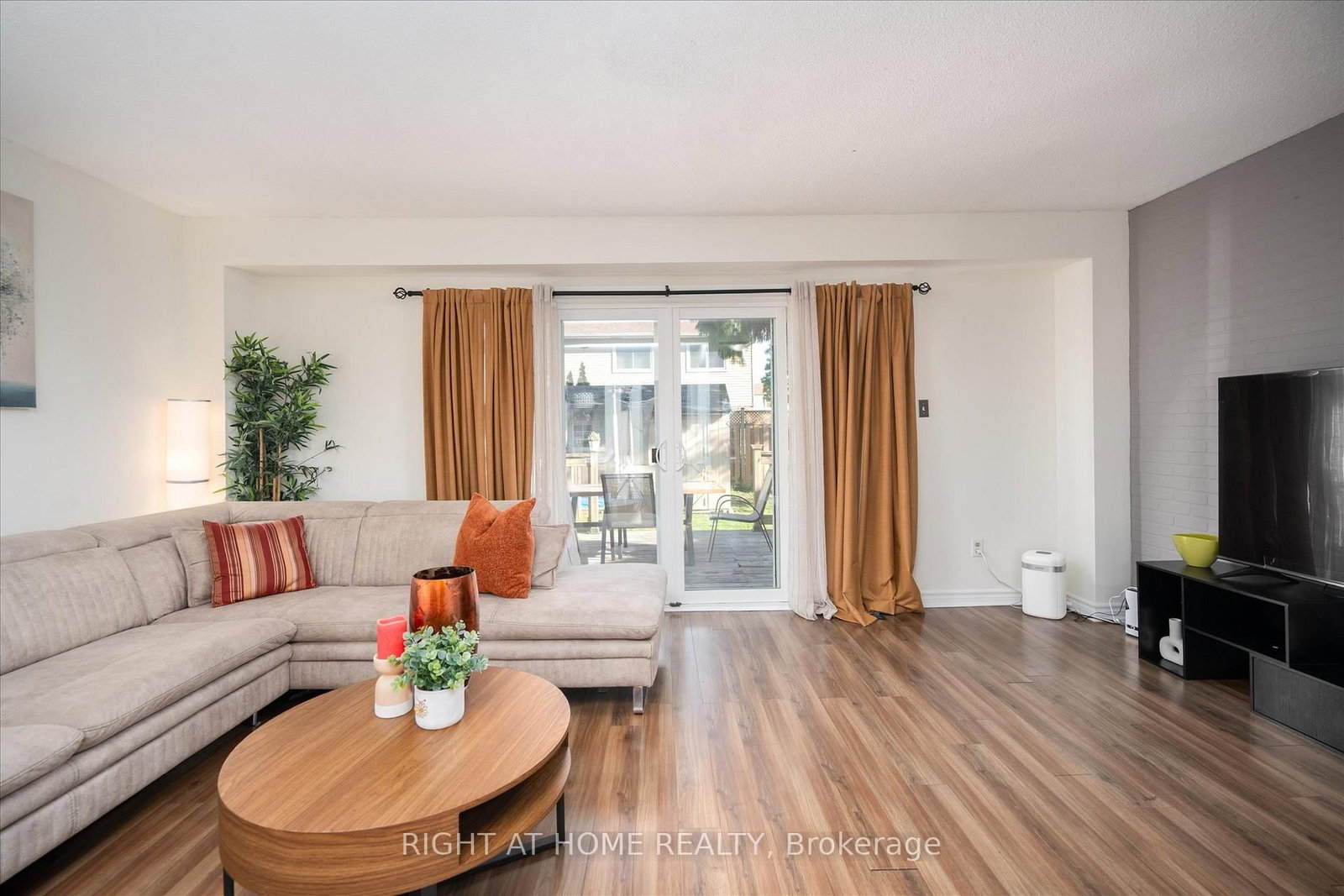 1306 Fenelon Crescent • Oshawa, ON photo 8
