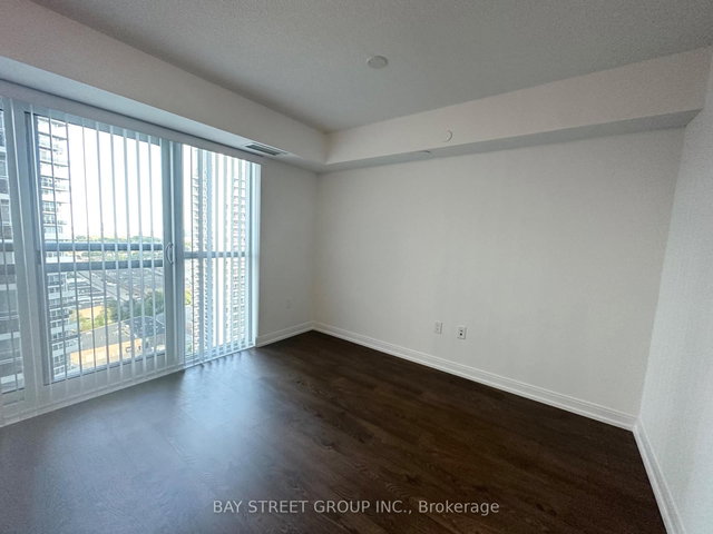 2217 - 275 Village Green Square