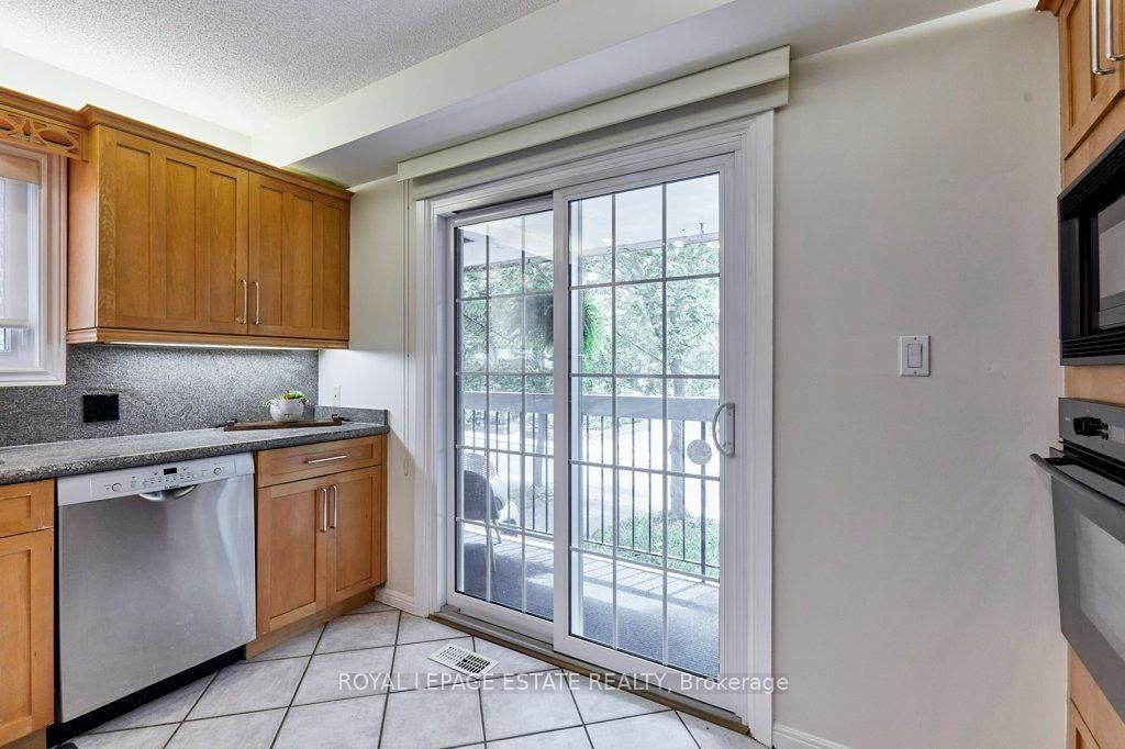20 Pine Avenue • Toronto, ON photo 16