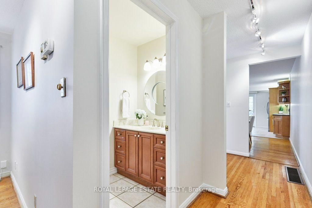 20 Pine Avenue • Toronto, ON photo 23