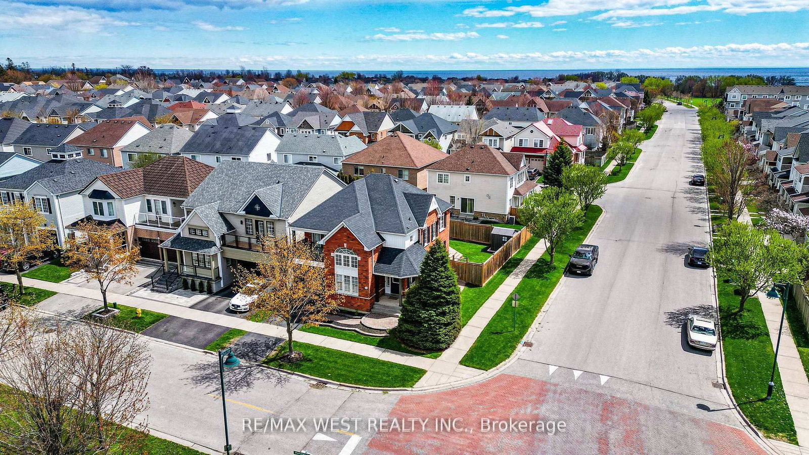 112 Handley Ajax,Ontario L1Z 1L7