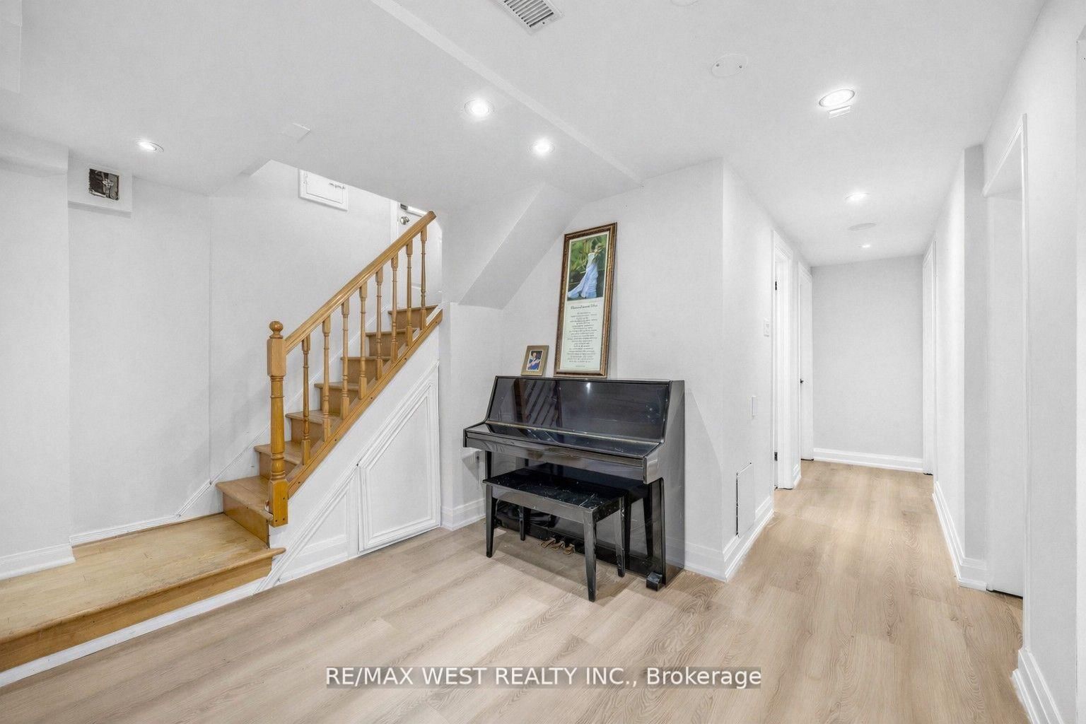 578 Bellamy Road N • Toronto, ON photo 16