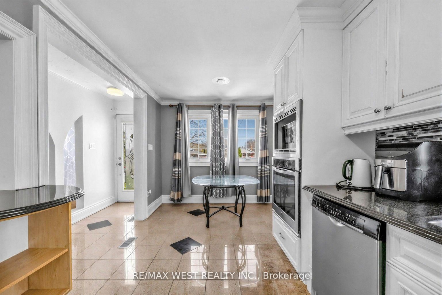 578 Bellamy Road N • Toronto, ON photo 6