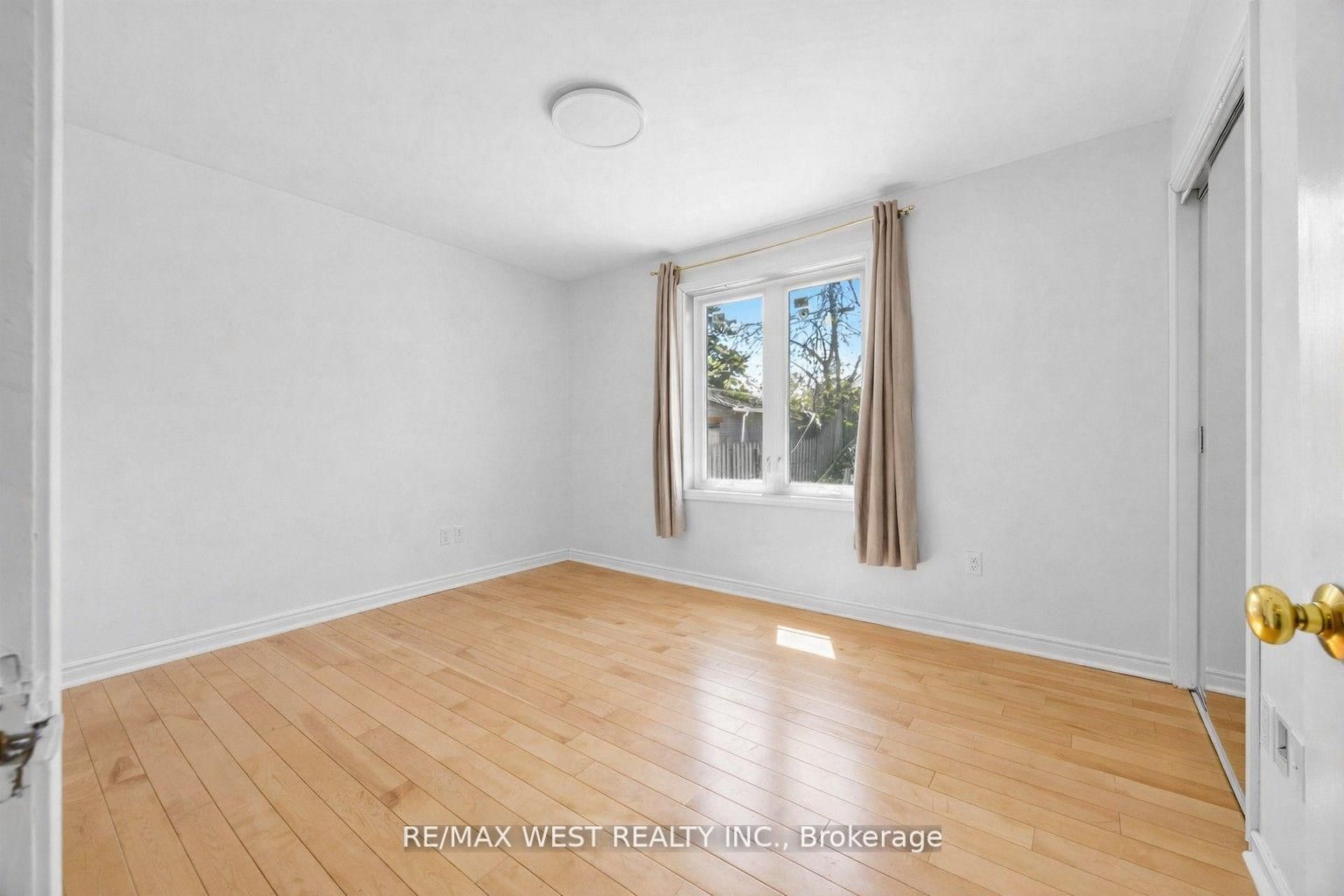 578 Bellamy Road N • Toronto, ON photo 8